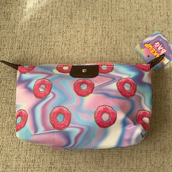 New  doughnut print makeup bag (free with purchase of anything $30 or more)! - Picture 1 of 1